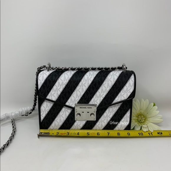 Michael Kors Rose Medium Flap Shoulder Bag - Picture 2 of 9